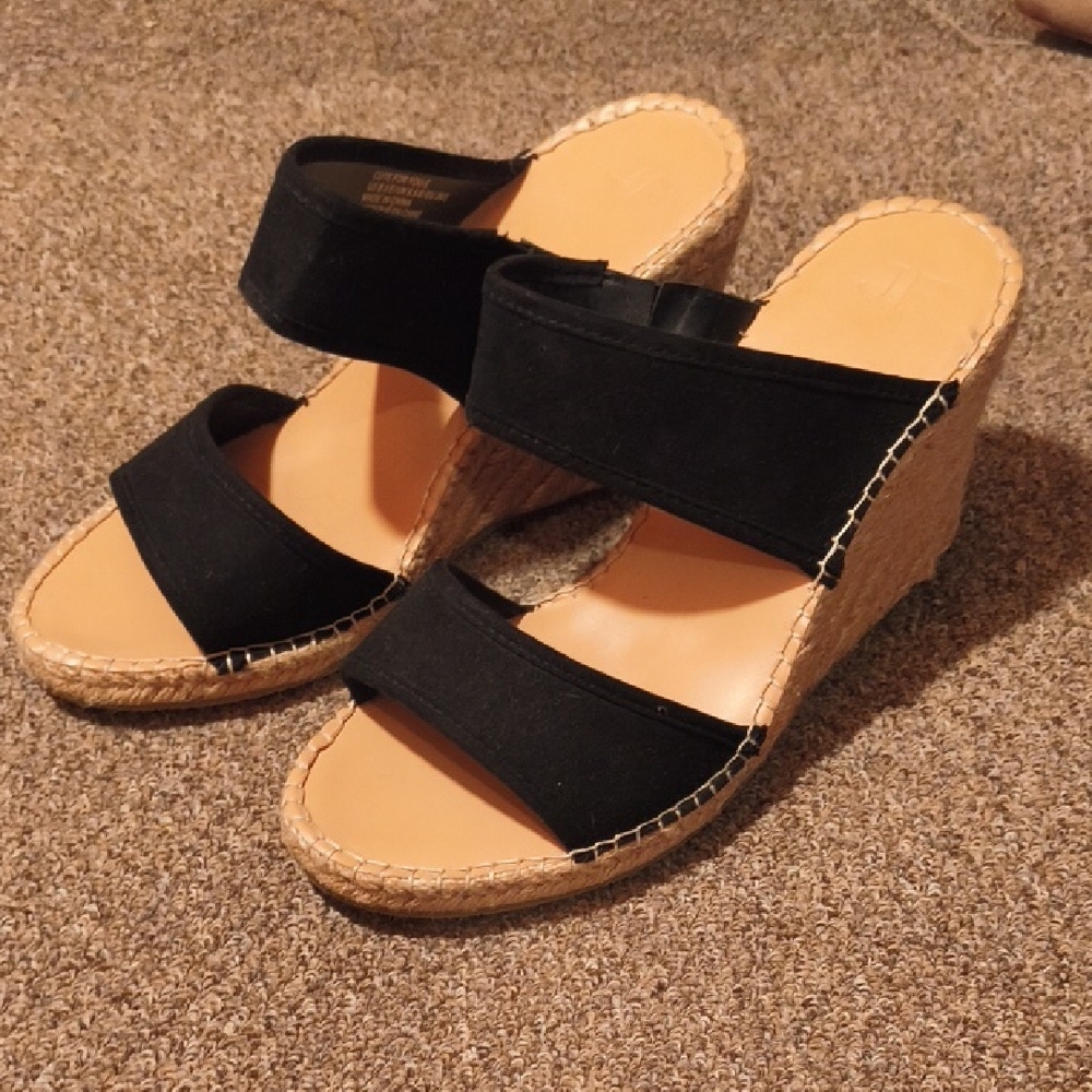 JustFab Black and Tan Wedge Sandals